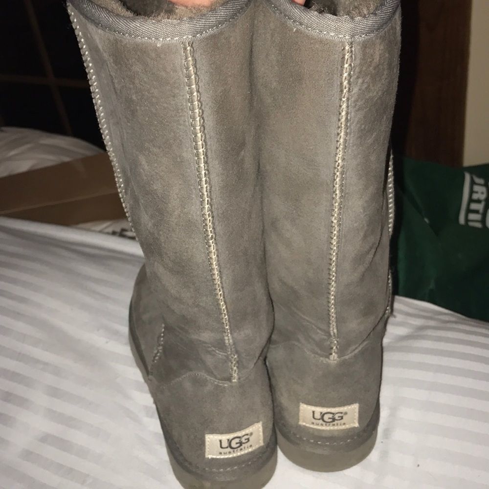 Perfect Condition Grey Ugg Boots - image 3